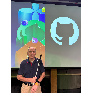 Foto de Manolo durante la presentación de su proyecto en GitHub.
