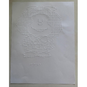 La foto muestra un dibujo al relieve de Mafalda con su nombre escrito en Braille.