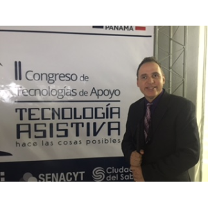 Foto de Manolo durante su participación como conferenciante en el II Congreso de Tecnologiías de Apoyo SENADIS en Panamá.