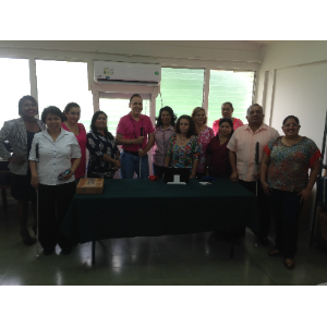 Foto de Manolo con maestros de la Escuela Helen Keller en Panamá.